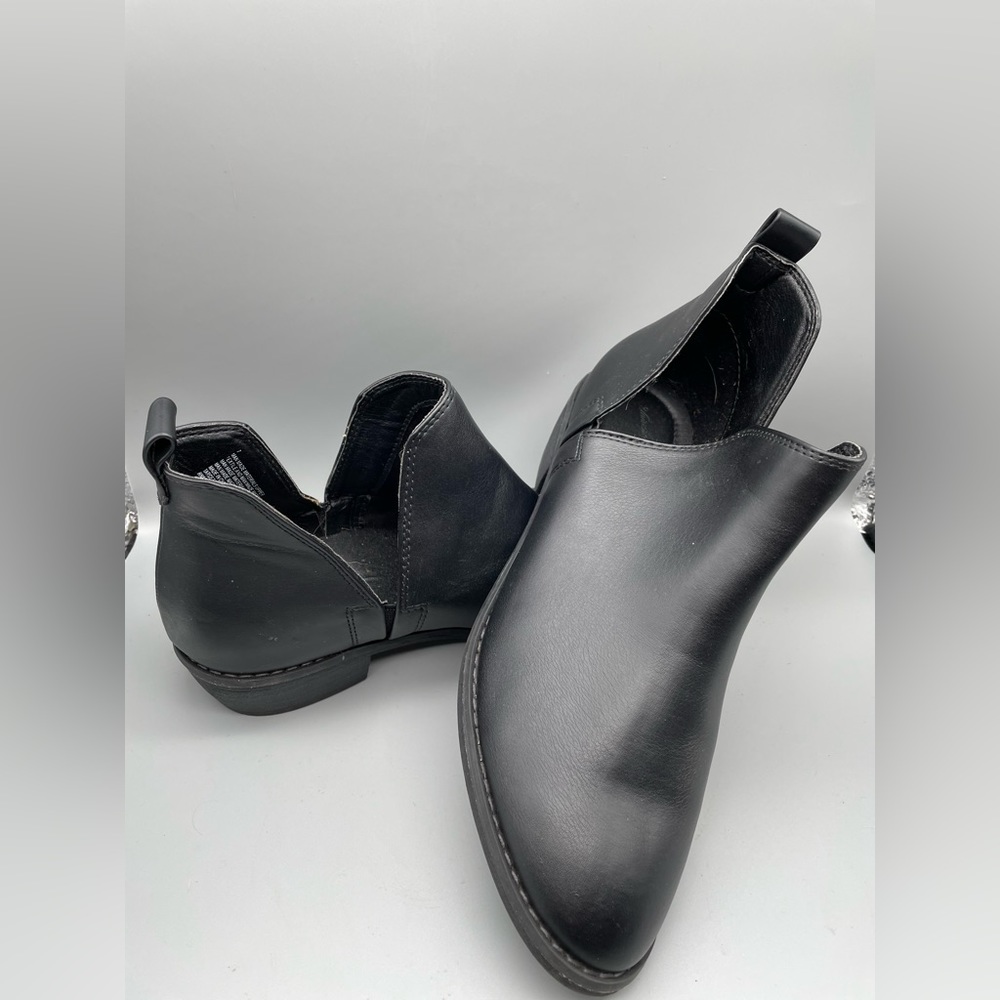 Women’s universal thread black shoes